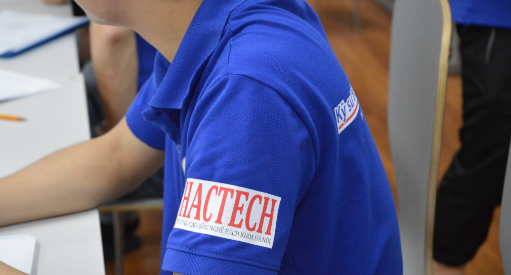 Foto: Schuluniform der Projektschule Hactech Hanoi 