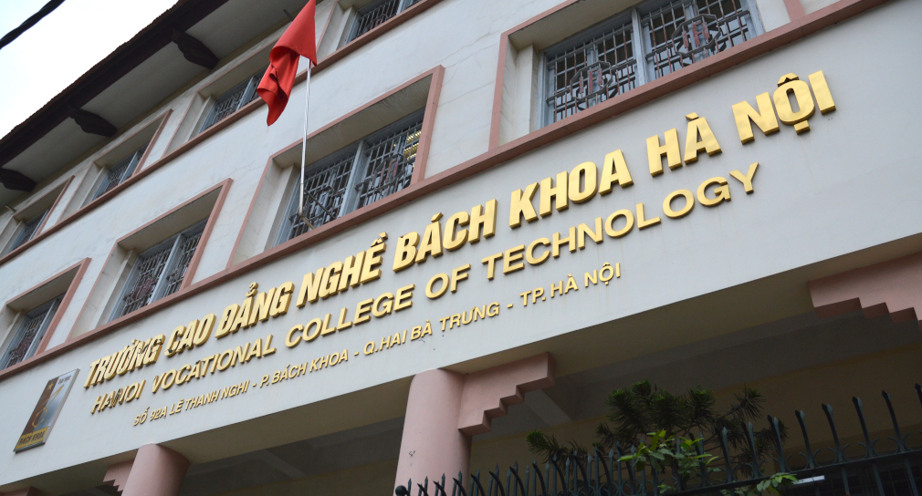 Photo: Entrance portal of project school Hactech in Hanoi