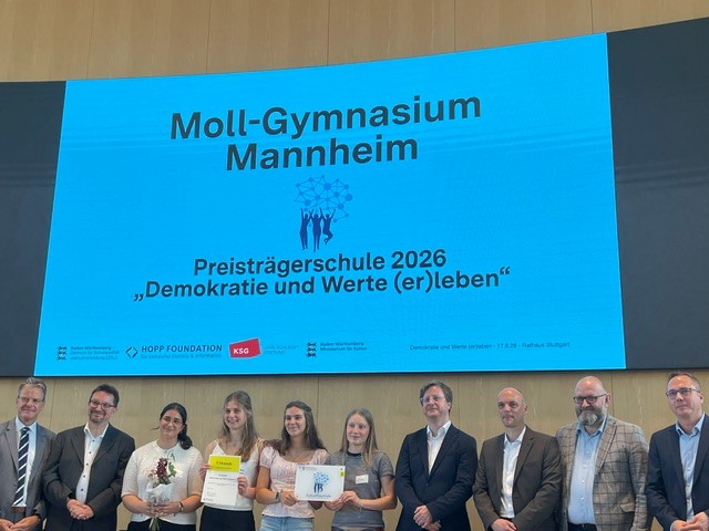 Preisträger auf dem Podium