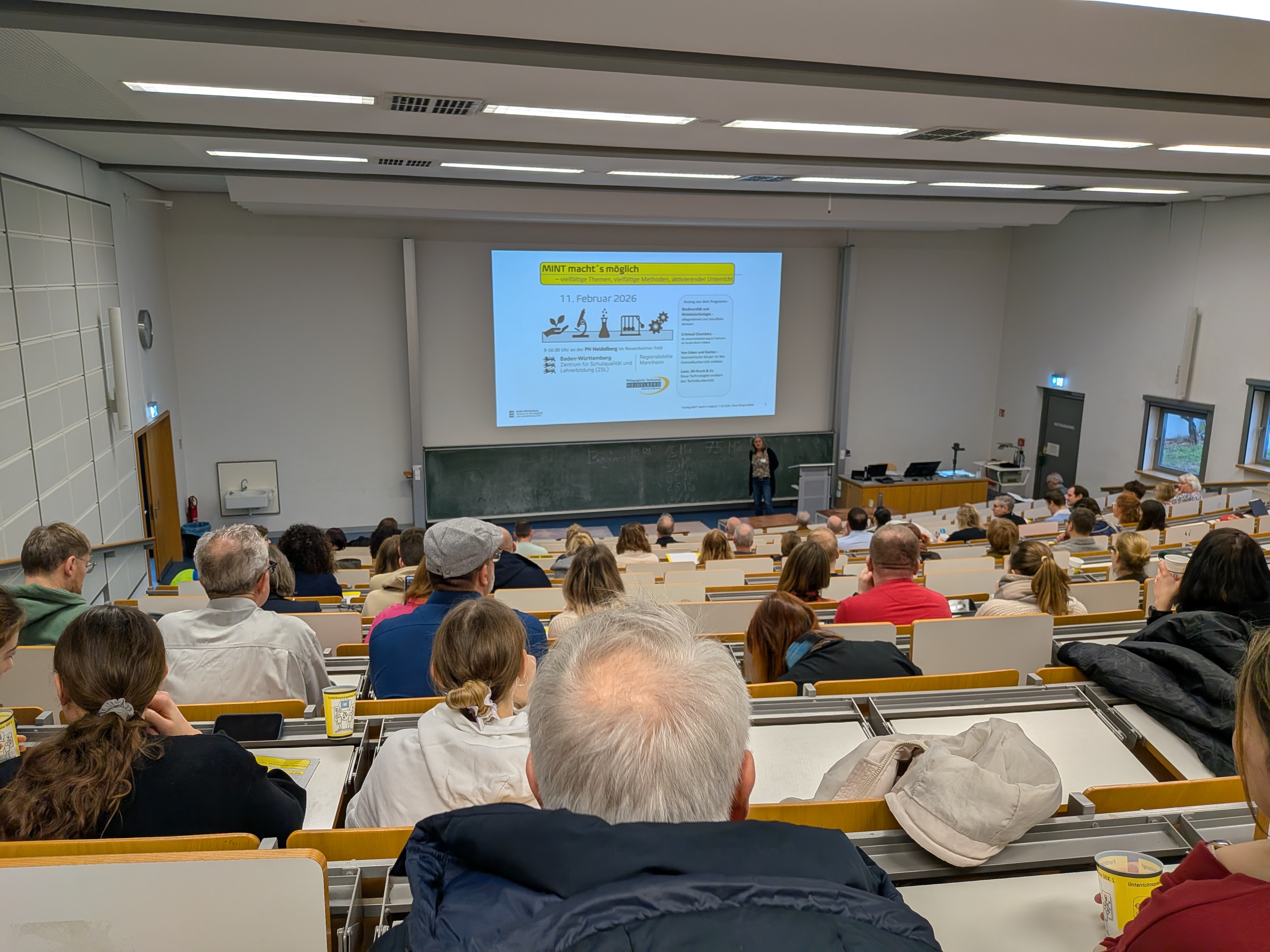 Startbild (Hörsaal mit FBU als Rednerin) Startbild (Hörsaal mit FBU als Rednerin)