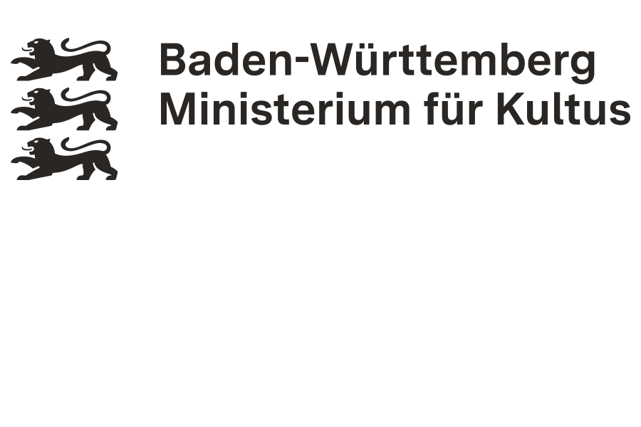 Link zum Internetauftritt des Ministeriums für Kultus Baden-Württemberg; Logo: auf der linken Seite drei schwarze Baden-Württemberg-Löwen-Symbole untereinander, auf der rechten Seite: auf zwei Zeilen verteilter Schriftzug Baden-Württemberg, Ministerium für Kultus in schwarzer Fettschrift