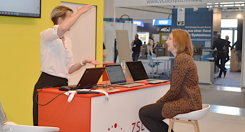 Foto: Sonja Brenner (ZSL) im Gespräch mit Sandra Boser, Staatssekretärin im KM BW