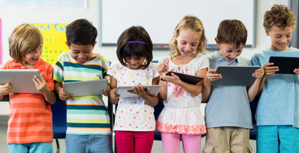 Foto: Kinder an Tablets
