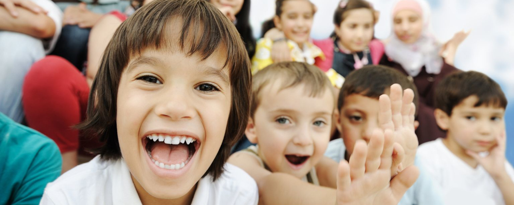 Foto: Gruppe von lachenden Kindern