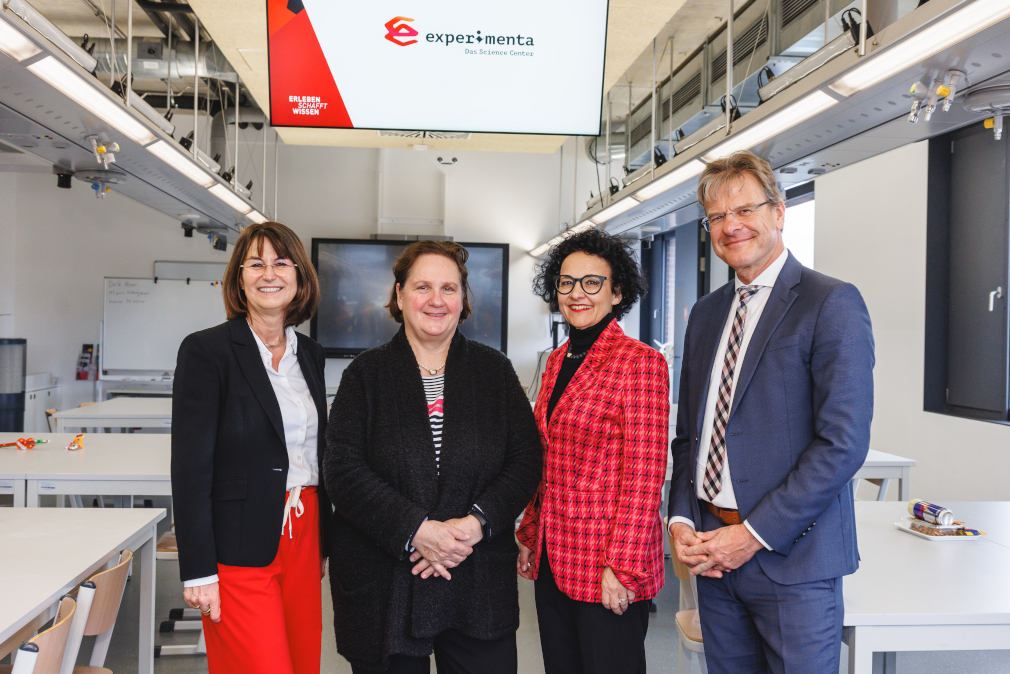 Foto: Silke Lohmiller, Theresa Schopper, Prof. Dr. Bärbel Renner; Prof. Dr. Thomas Riecke-Baulecke