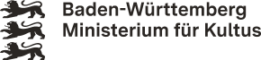 Link zum Internetauftritt des Ministeriums für Kultus Baden-Württemberg; Logo: auf der linken Seite drei schwarze Baden-Württemberg-Löwen-Symbole untereinander, auf der rechten Seite: auf zwei Zeilen verteilter Schriftzug Baden-Württemberg, Ministerium für Kultus“ in schwarzer Fettschrift