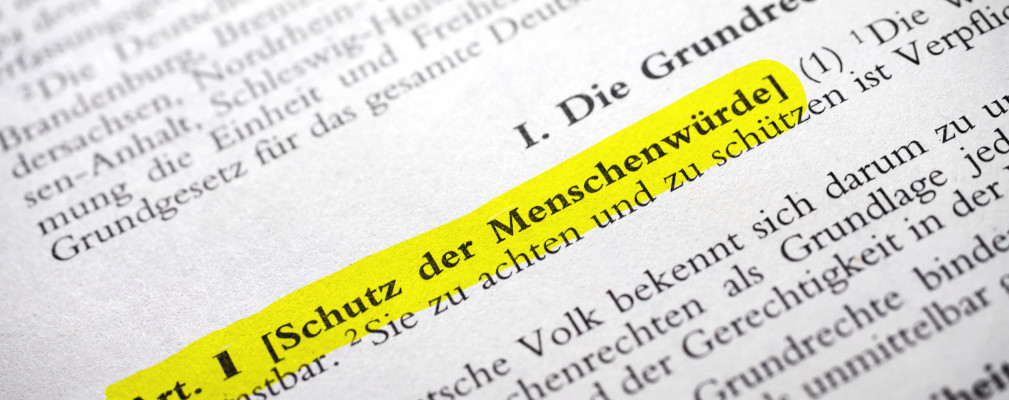 Foto: Artikel 1 Grundgesetz (Schutz der Menschenwürde)