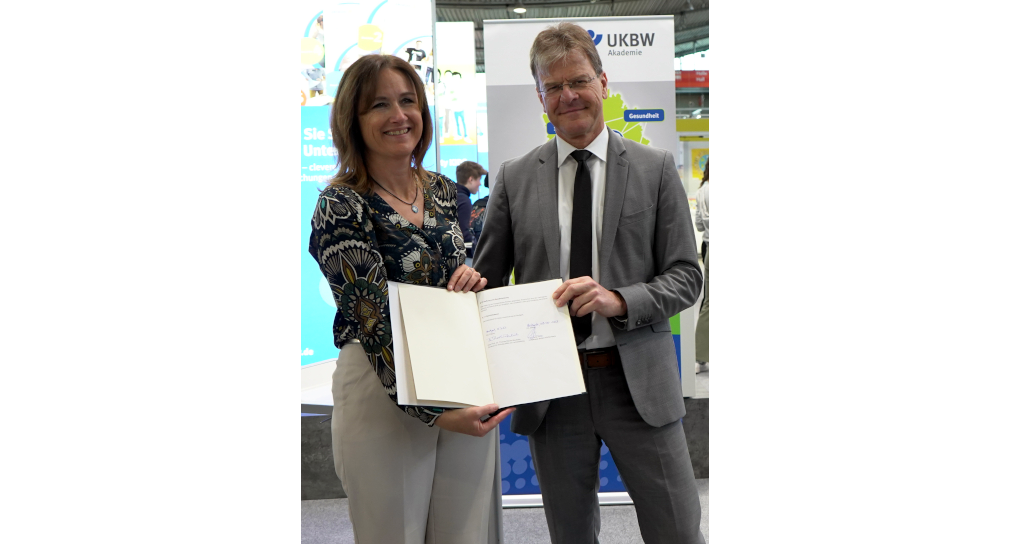 Foto: Tanja Hund (UKBW) und Prof. Dr. Thomas Riecke-Baulecke (ZSL)