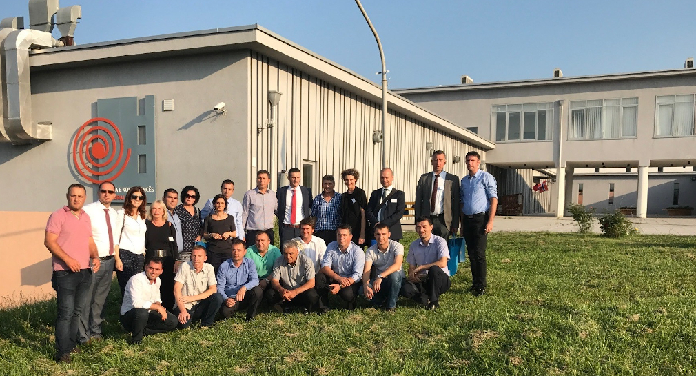 Foto: Kosovarische Lehrkräfte mit den deutschen Fortbildnern und Fortbildnerinnen