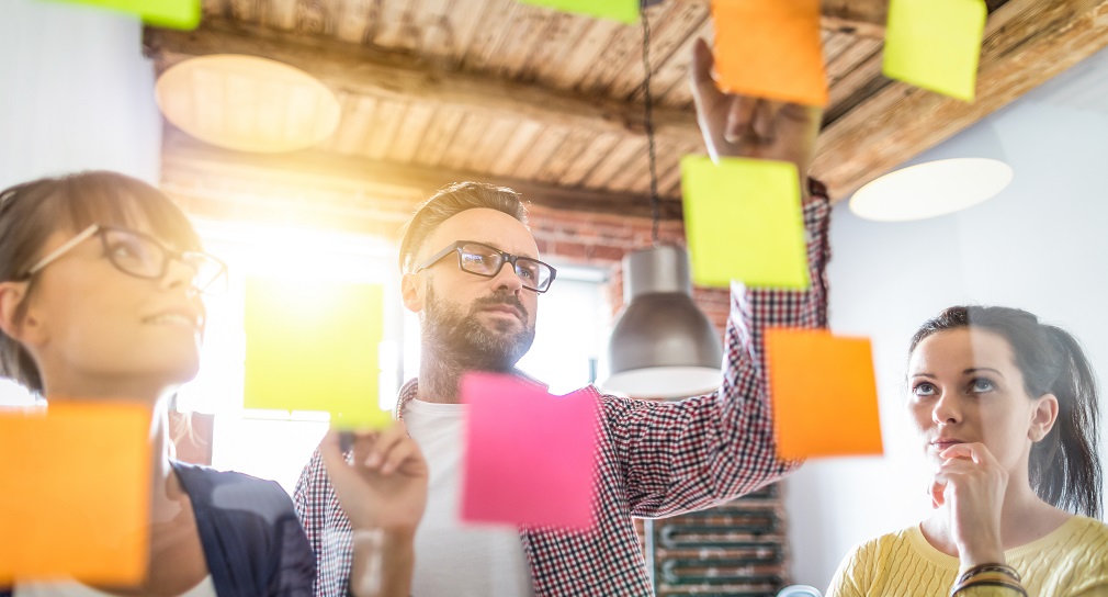 Foto: Gruppe disktutiert