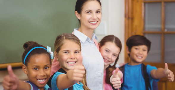 Foto: Schüler Schülerinnen mit Lehrkraft