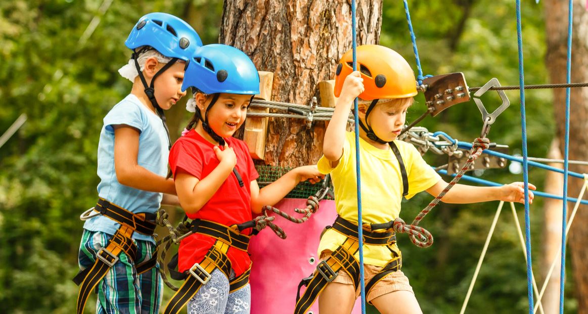 Foto: Kinder im Klettergarten