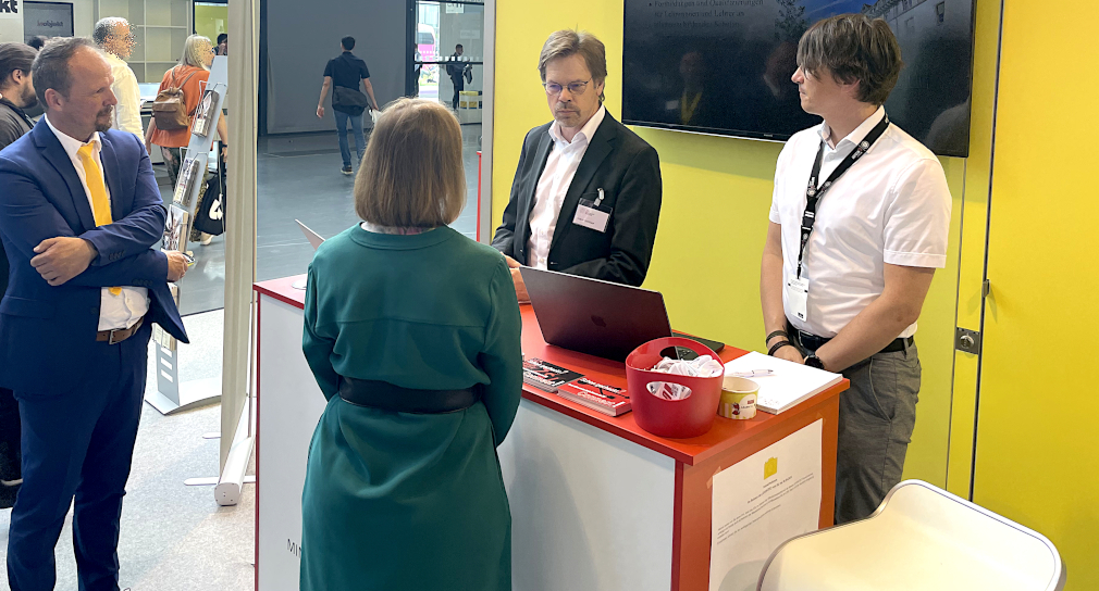 Foto: Tanja Hund (UKBW) und Prof. Dr. Thomas Riecke-Baulecke (ZSL)