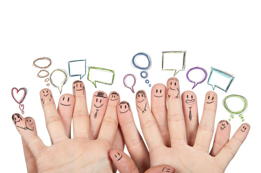 Viele Finger mit Gesichtern