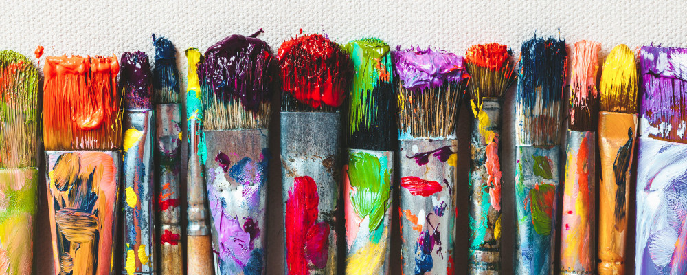 Foto: viele Farbpinsel